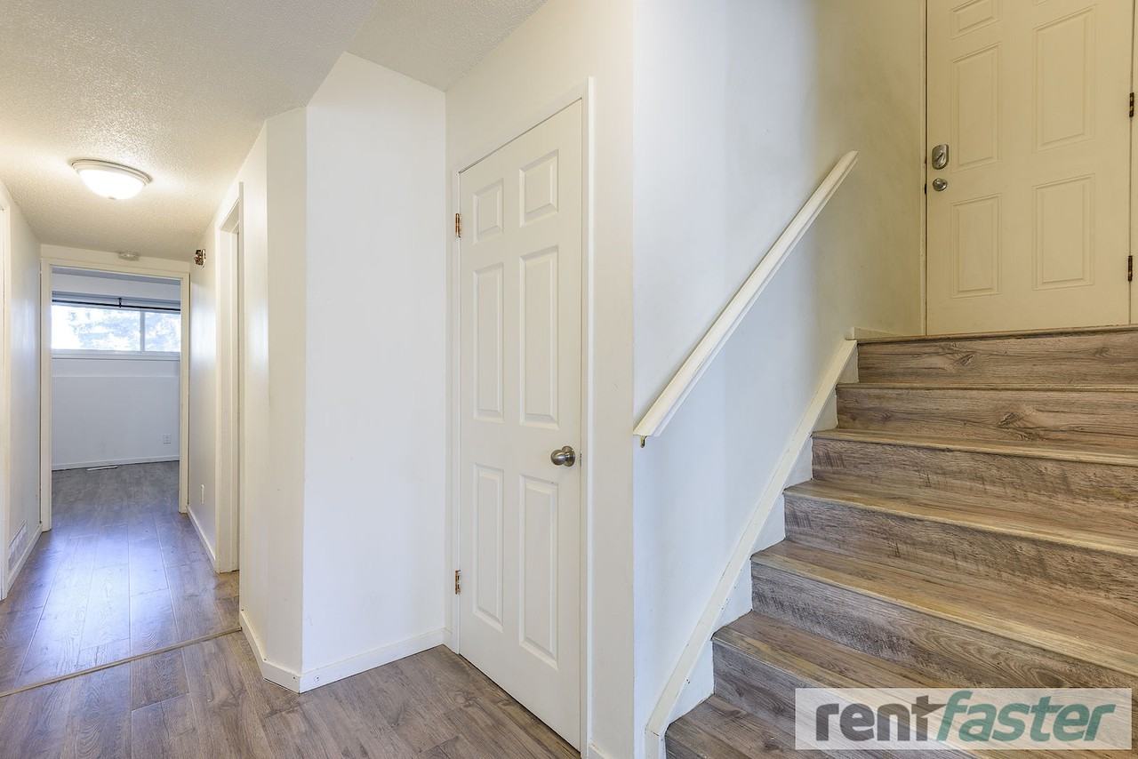 7703 36 Ave Nw - Photo 2 of 22