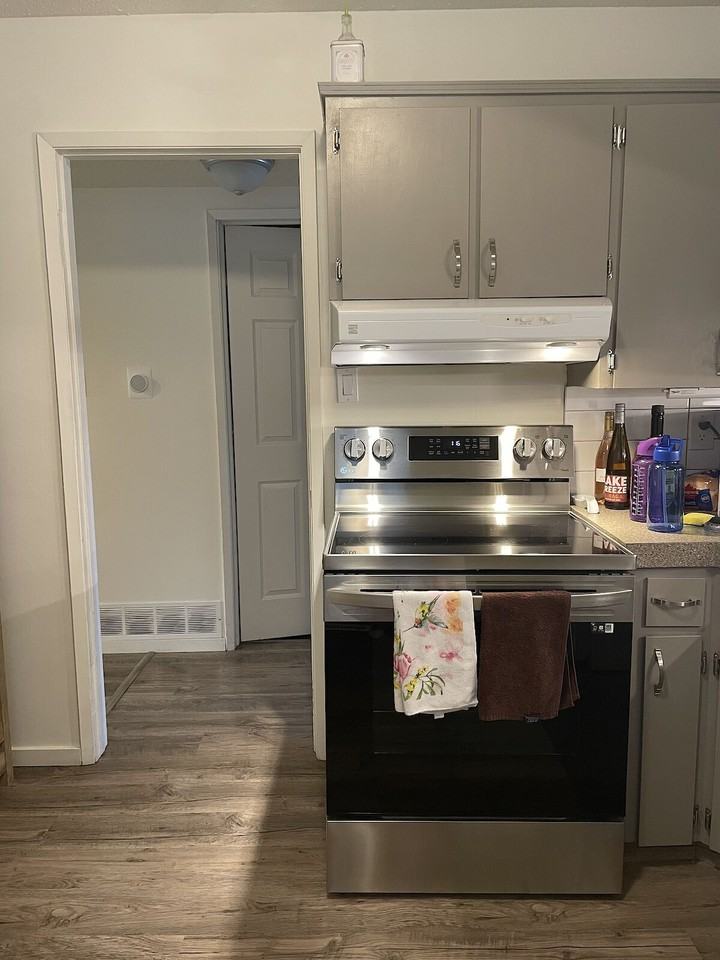 7703 36 Ave Nw - Photo 4 of 22
