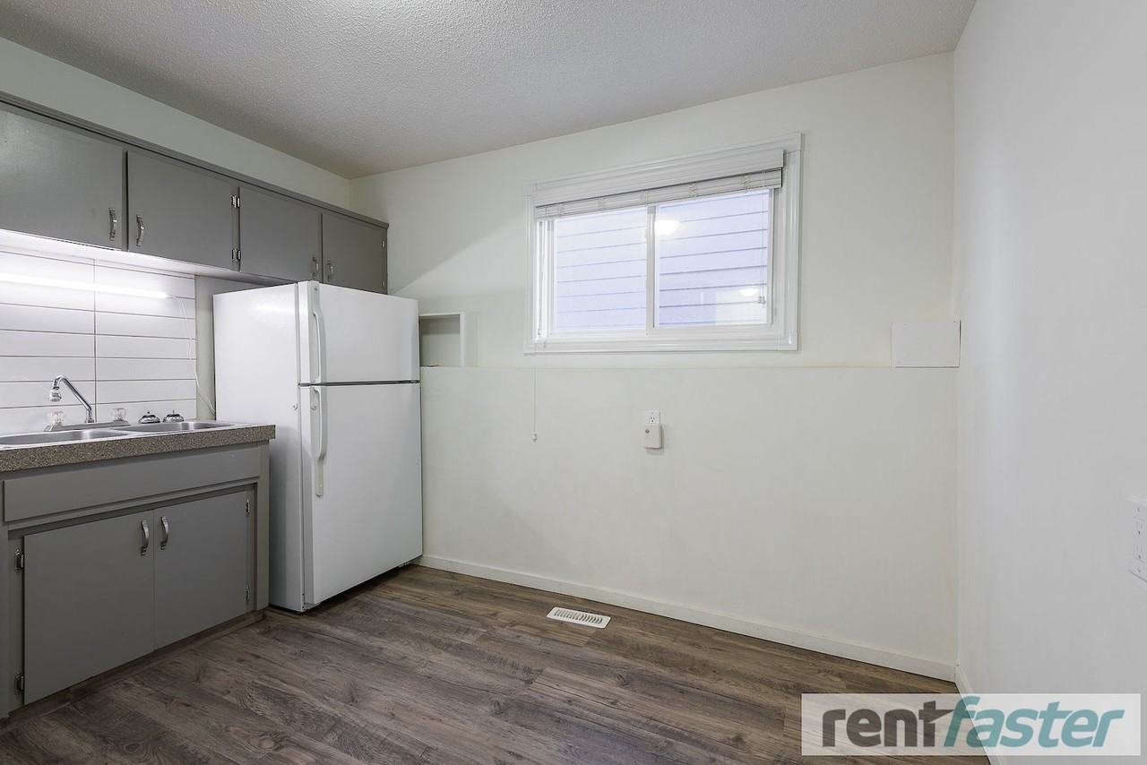 7703 36 Ave Nw - Photo 5 of 22