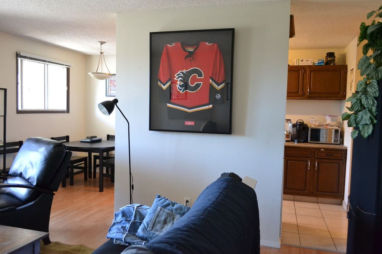 228 15 Ave Sw - Photo 3 of 11