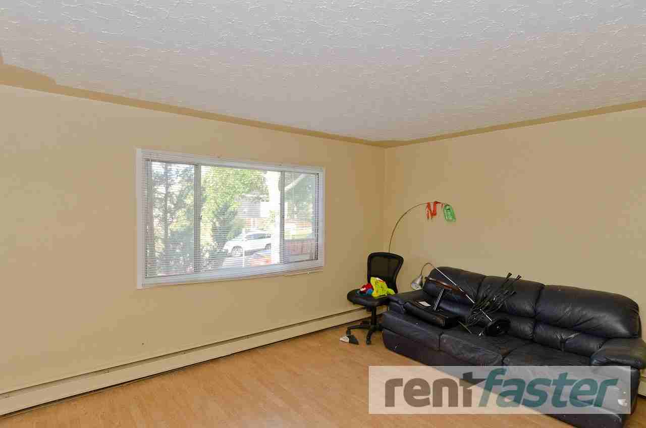 1928 34 St Sw - Photo 5 of 16