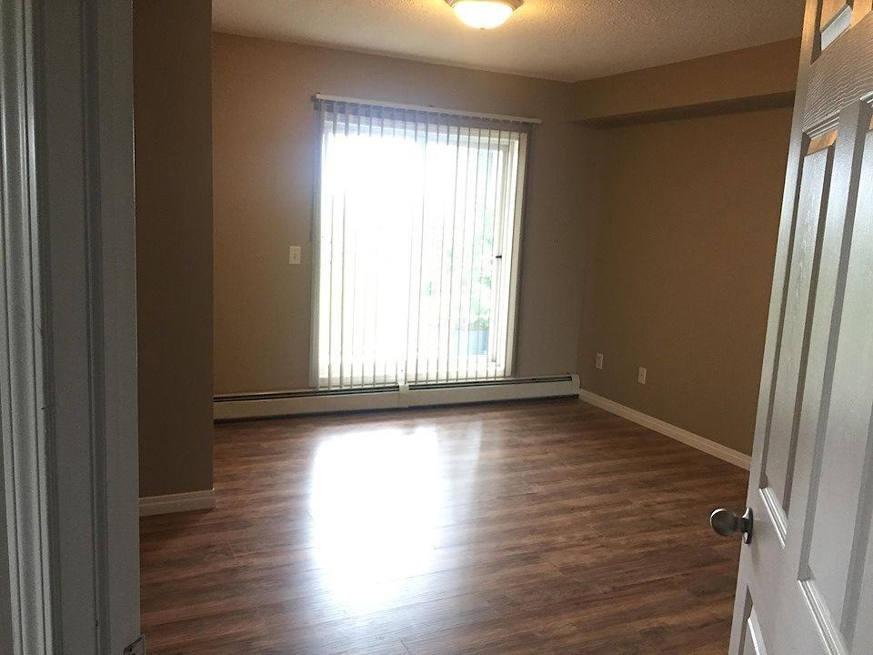 630 8 Ave Se - Photo 4 of 9