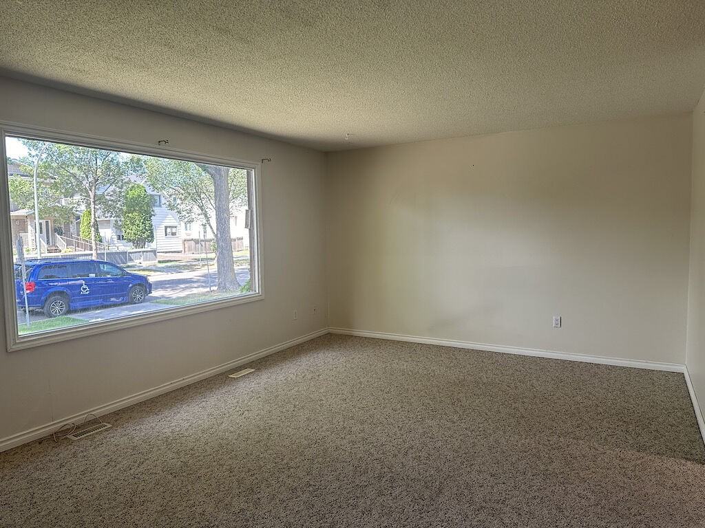 12725 117 St Nw - Photo 2 of 14