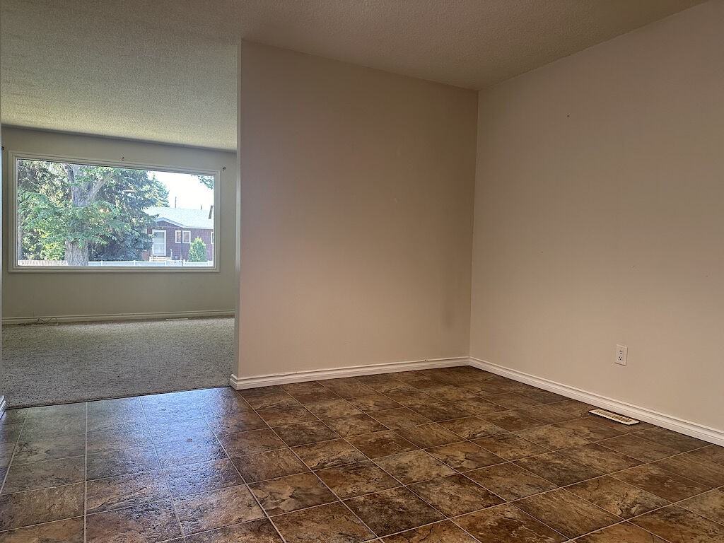 12725 117 St Nw - Photo 5 of 14