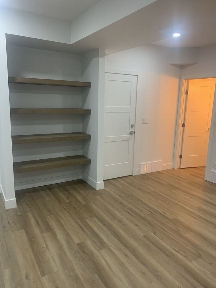 8529 88 St Nw - Photo 3 of 12