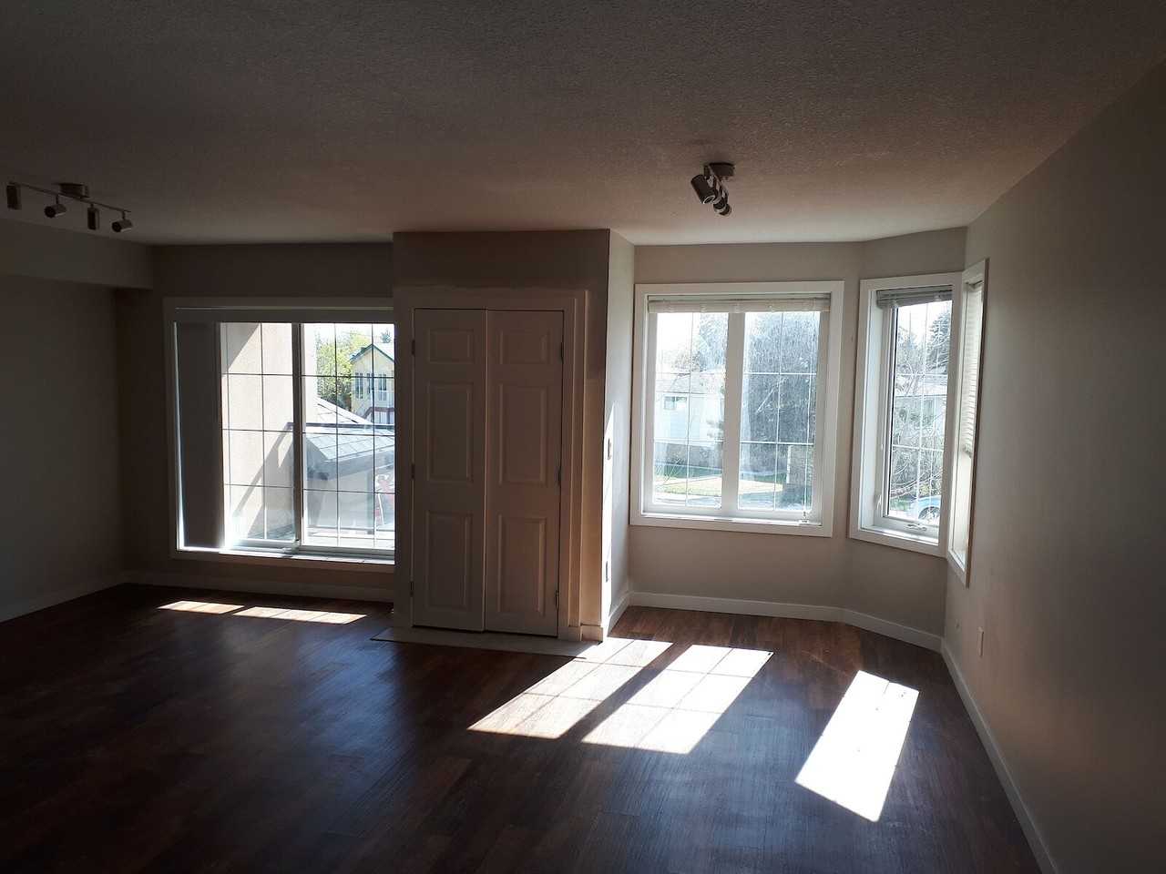 7018 24 St Se - Photo 2 of 7