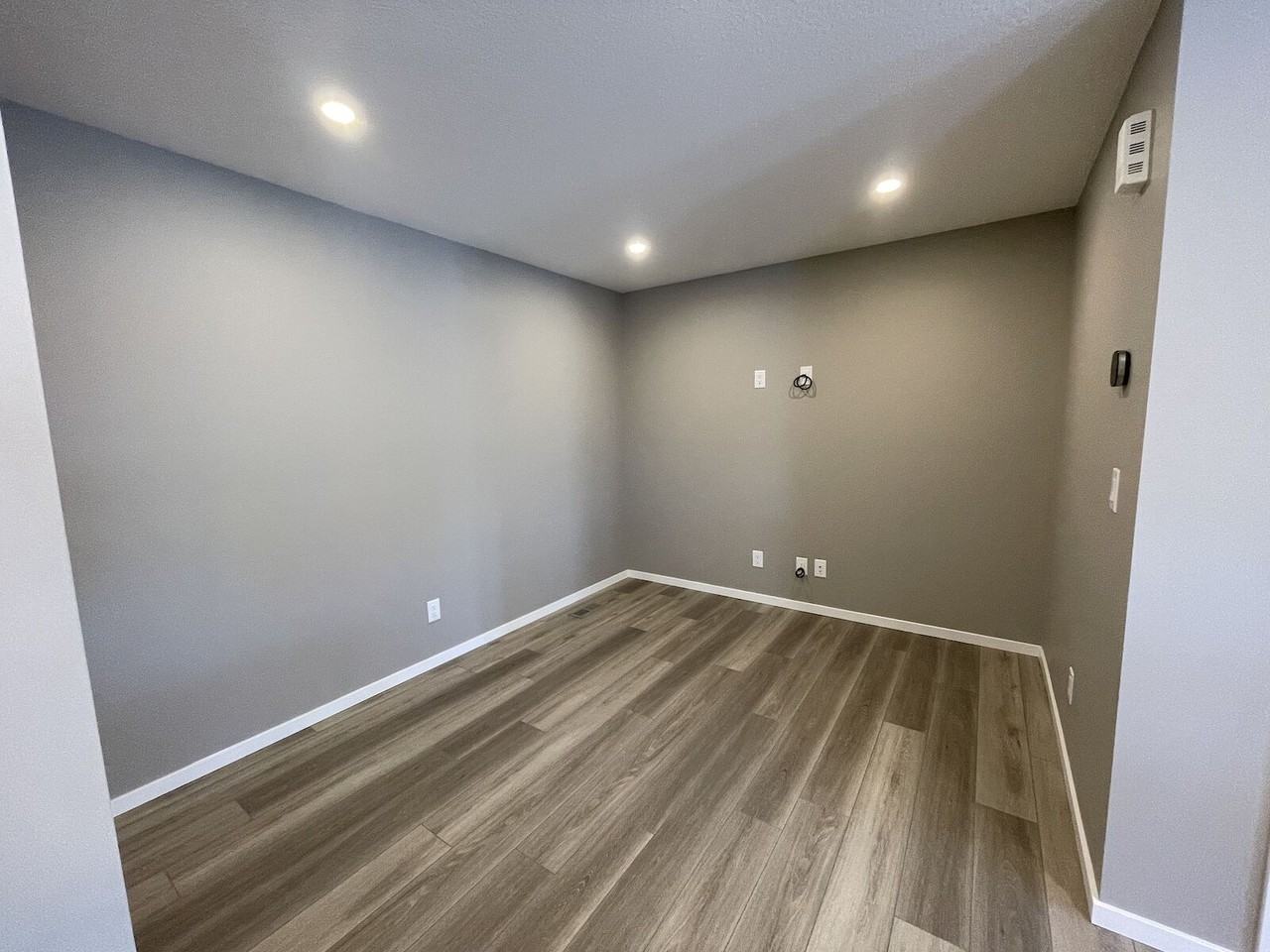 1092 - 1092 Crestview Terrace - Photo 4 of 20
