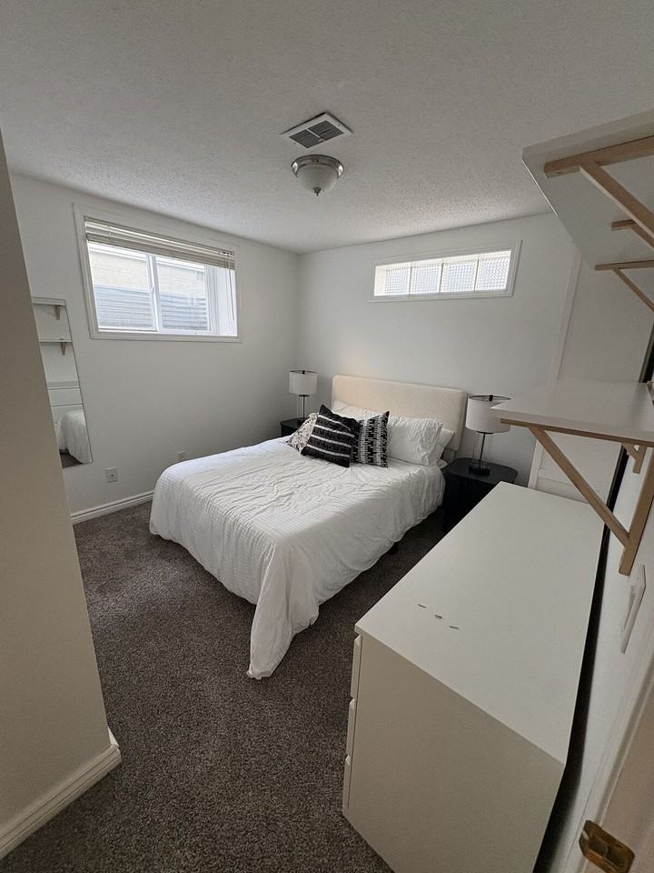 2452 Capitol Hill Cres Nw - Photo 2 of 11
