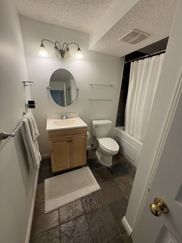 2452 Capitol Hill Cres Nw - Photo 3 of 11