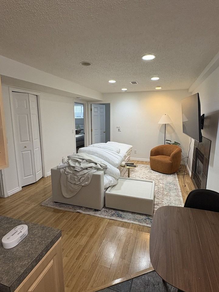 2452 Capitol Hill Cres Nw - Photo 5 of 11