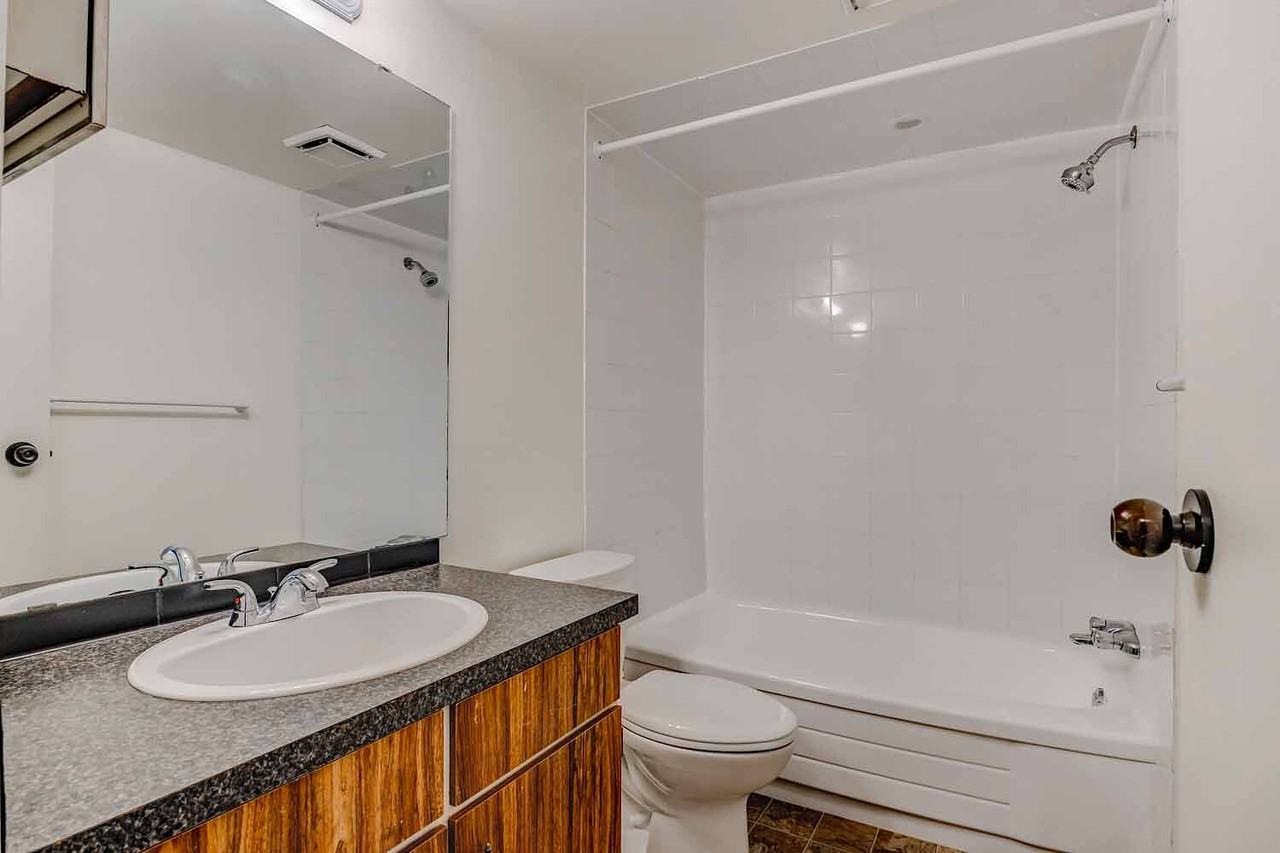 1010 13 Ave Sw - Photo 7 of 10