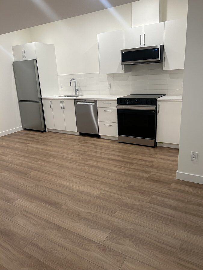 9265 Strathearn Dr Nw - Photo 2 of 8