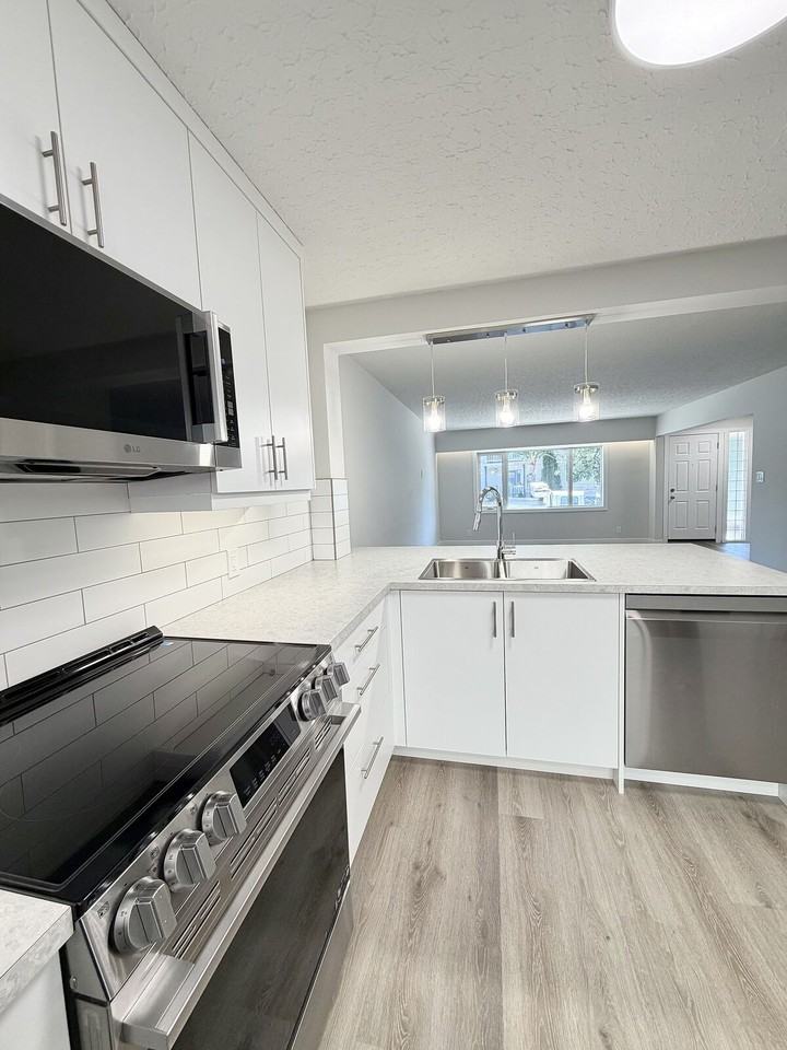 5113 5 St Sw - Photo 3 of 44