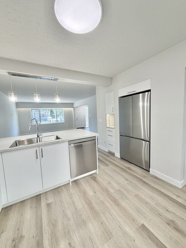 5113 5 St Sw - Photo 5 of 44