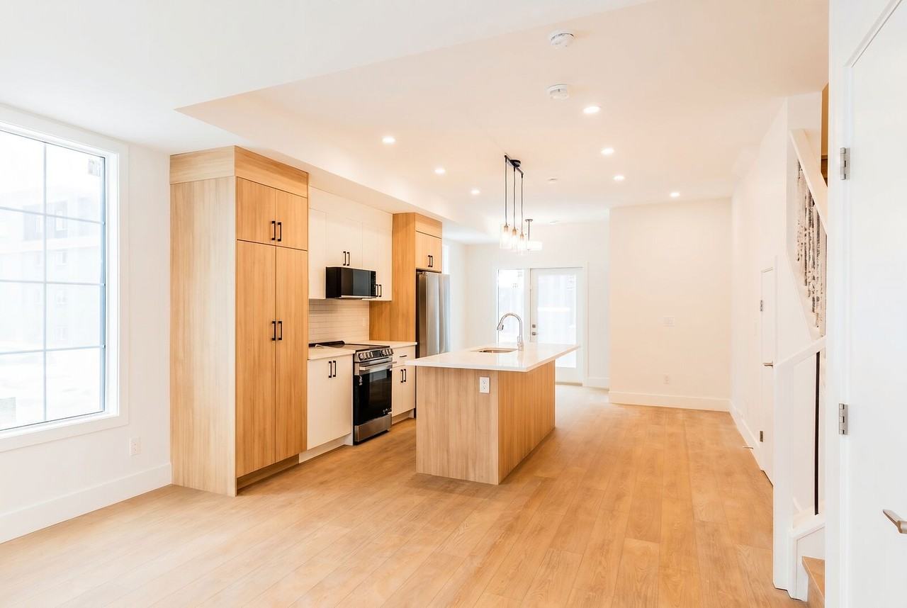 1735 - 1735 28 St Sw - Photo 4 of 12