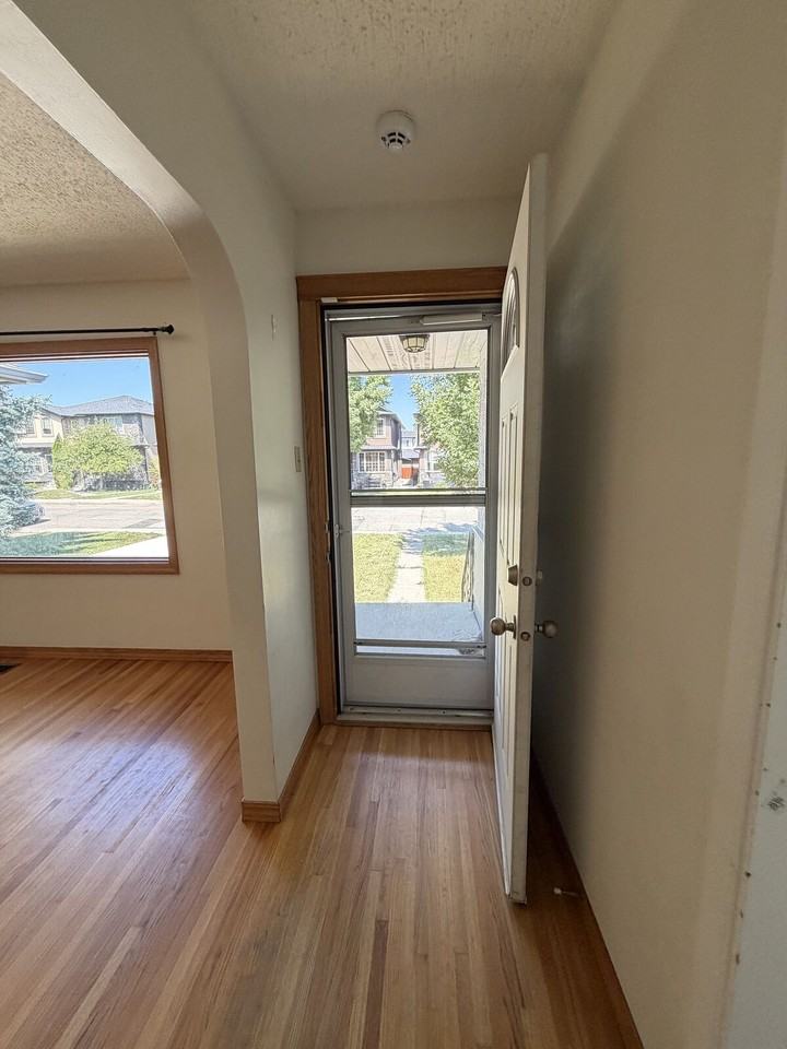 525 22 Ave Sw - Photo 4 of 21