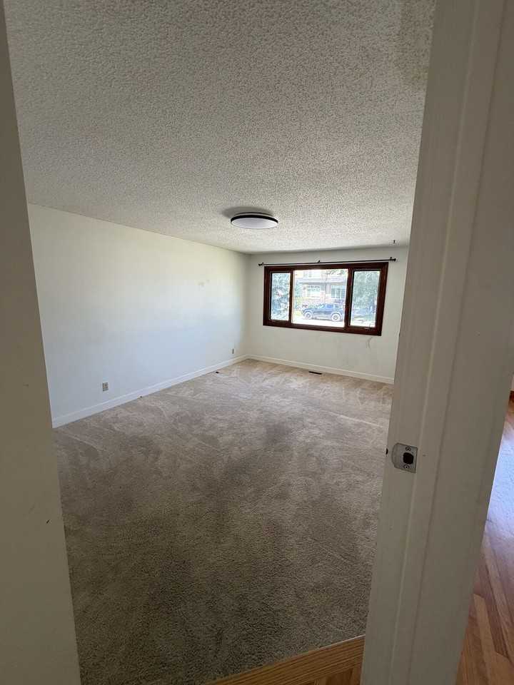 525 22 Ave Sw - Photo 6 of 21