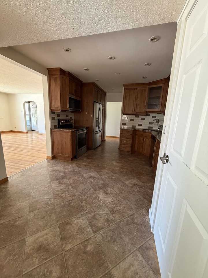 525 22 Ave Sw - Photo 7 of 21
