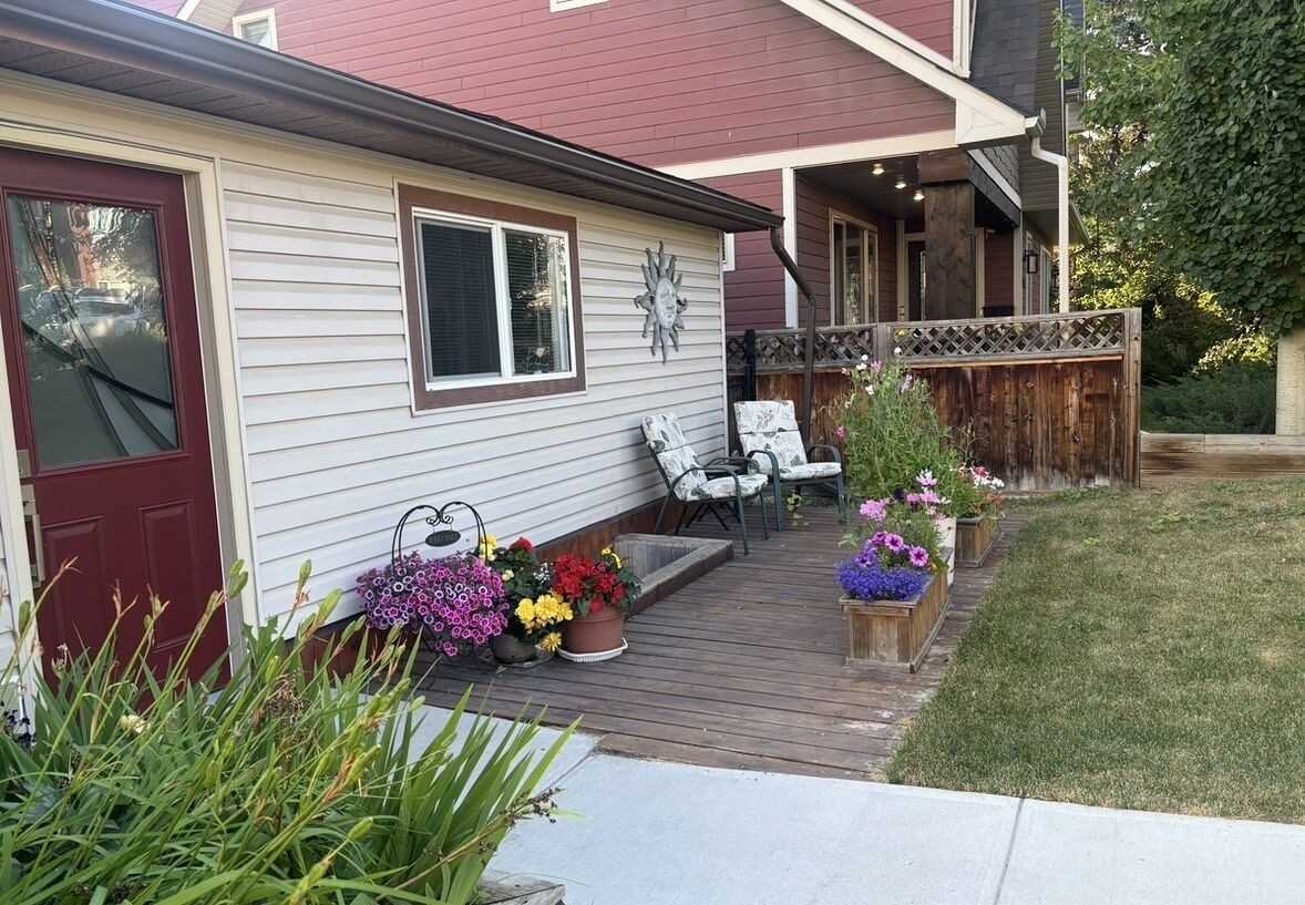 4923 22 Ave Nw - Photo 2 of 30