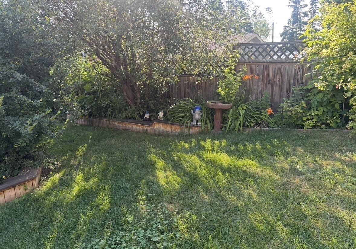 4923 22 Ave Nw - Photo 4 of 13