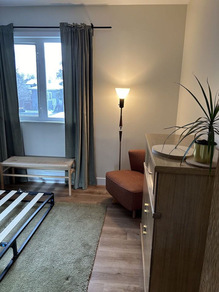 8728 89 Ave Nw - Photo 5 of 7
