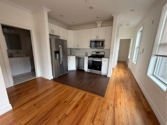 373 Danforth Ave #304 - Photo 2 of 11