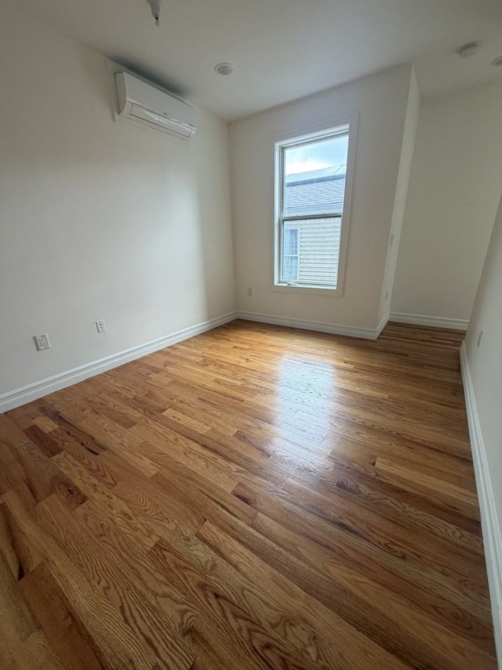 373 Danforth Ave #304 - Photo 5 of 11