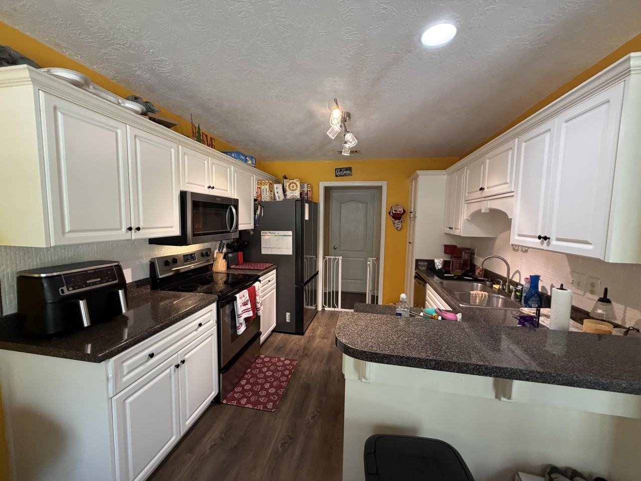 2060 Lavender Ln - Photo 5 of 12