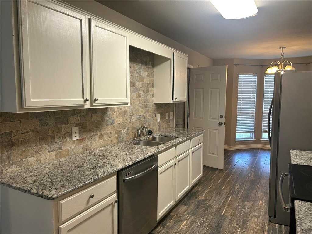 2908 Ne 16th St - Photo 7 of 13
