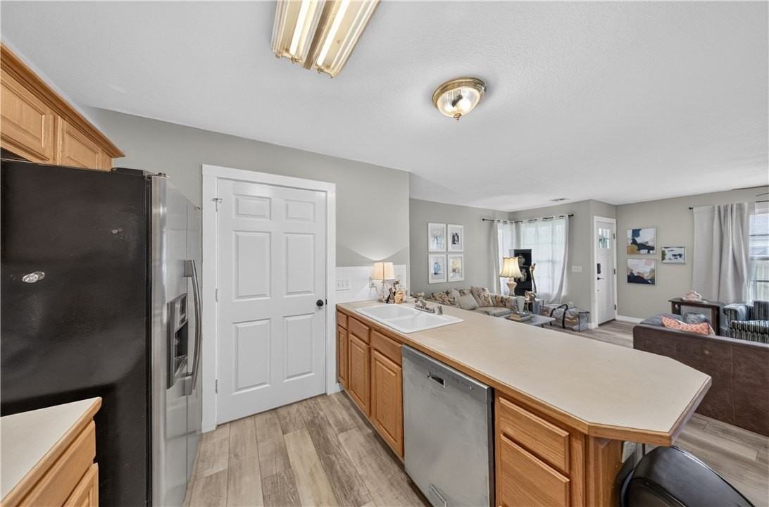 910 Nw A St #2 - Photo 2 of 16