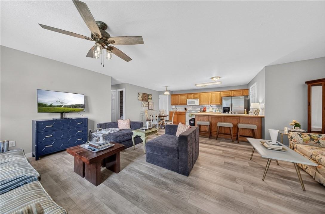 910 Nw A St #2 - Photo 4 of 16