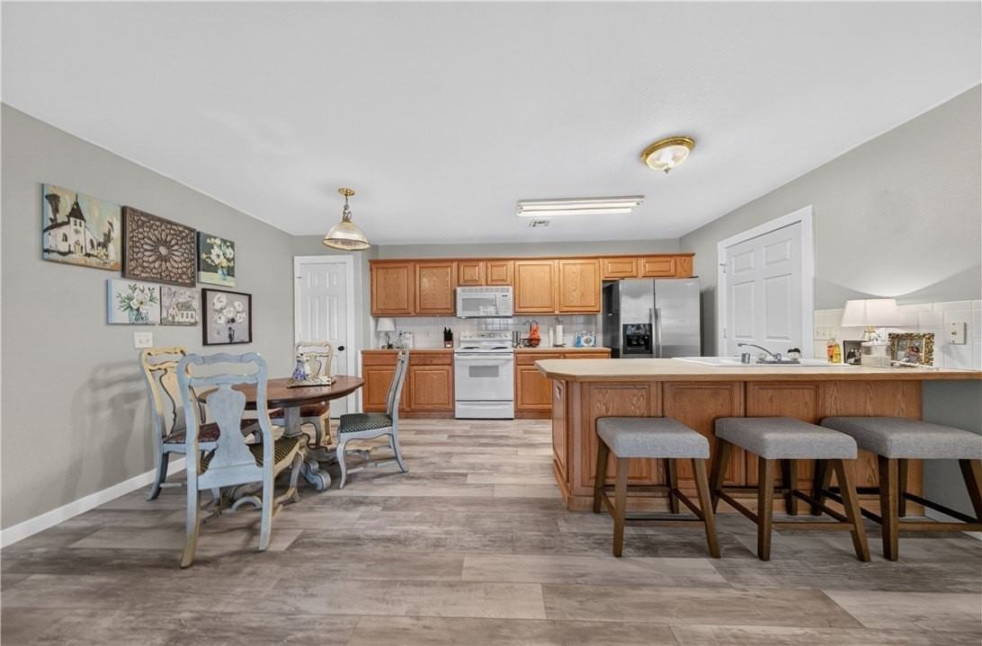910 Nw A St #2 - Photo 5 of 16