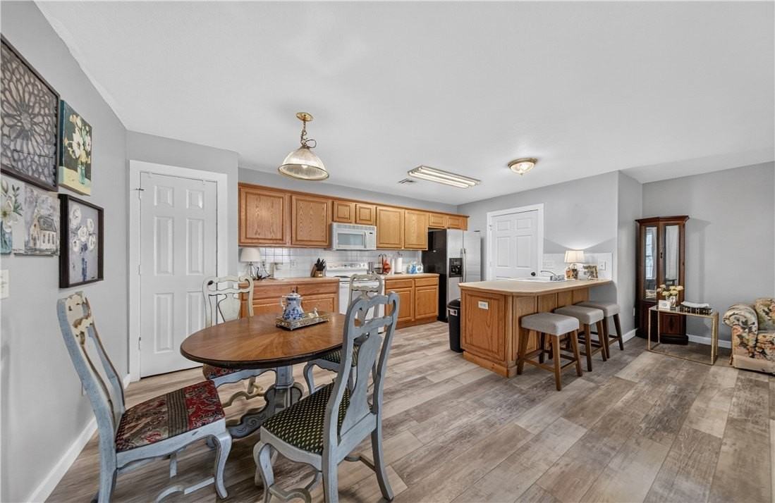 910 Nw A St #2 - Photo 6 of 16