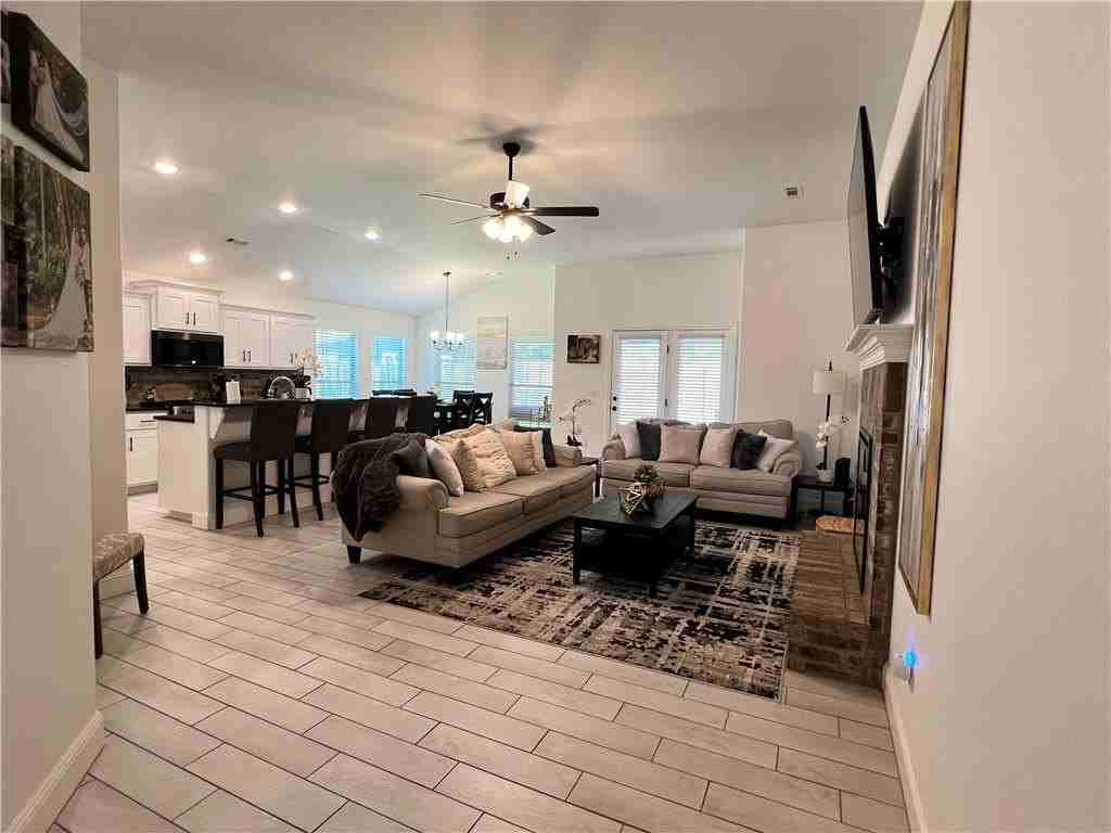 396 Hall Ave - Photo 4 of 15