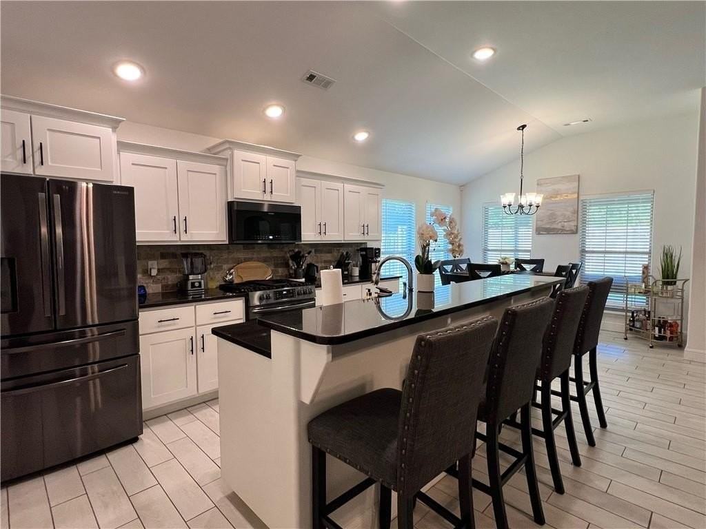 396 Hall Ave - Photo 5 of 15