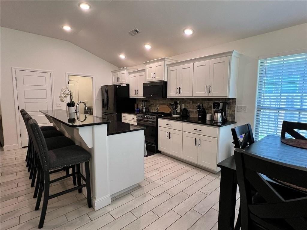 396 Hall Ave - Photo 6 of 15
