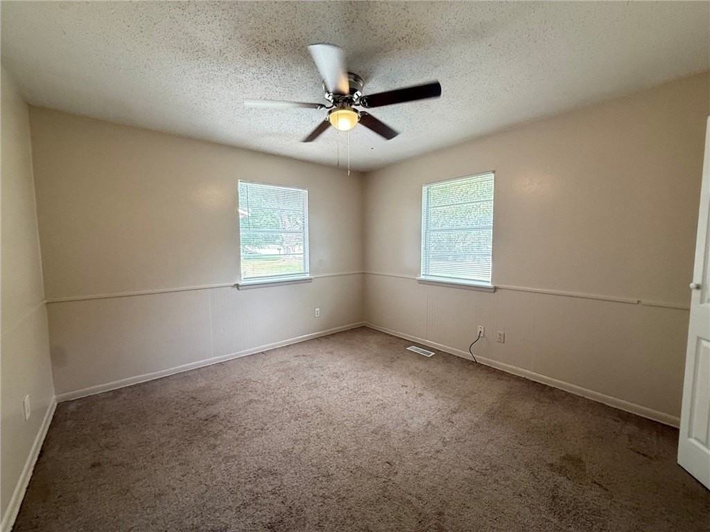 2205 Dogwood Pl - Photo 6 of 14