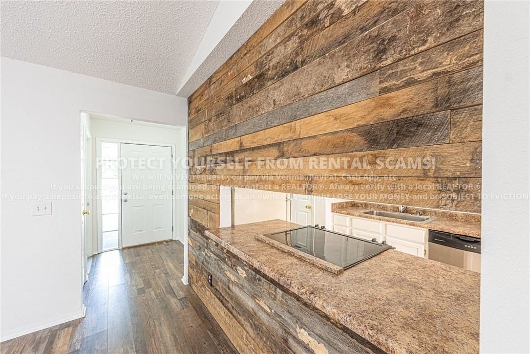 3161 W Oakfield St - Photo 5 of 16