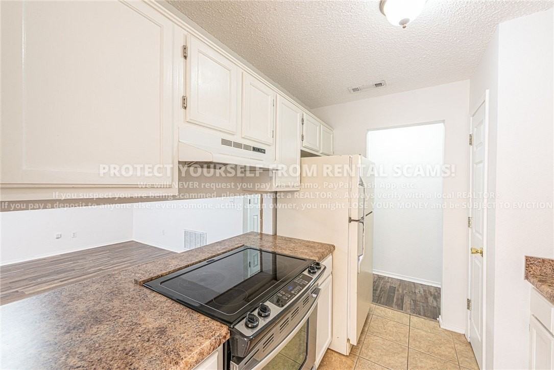 3161 W Oakfield St - Photo 6 of 16