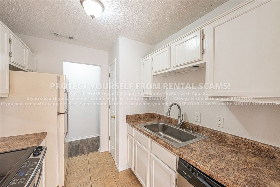 3161 W Oakfield St - Photo 7 of 16