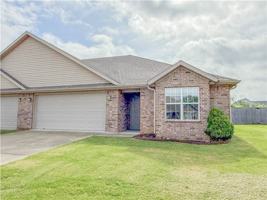 featured image of 213 Foxglove St