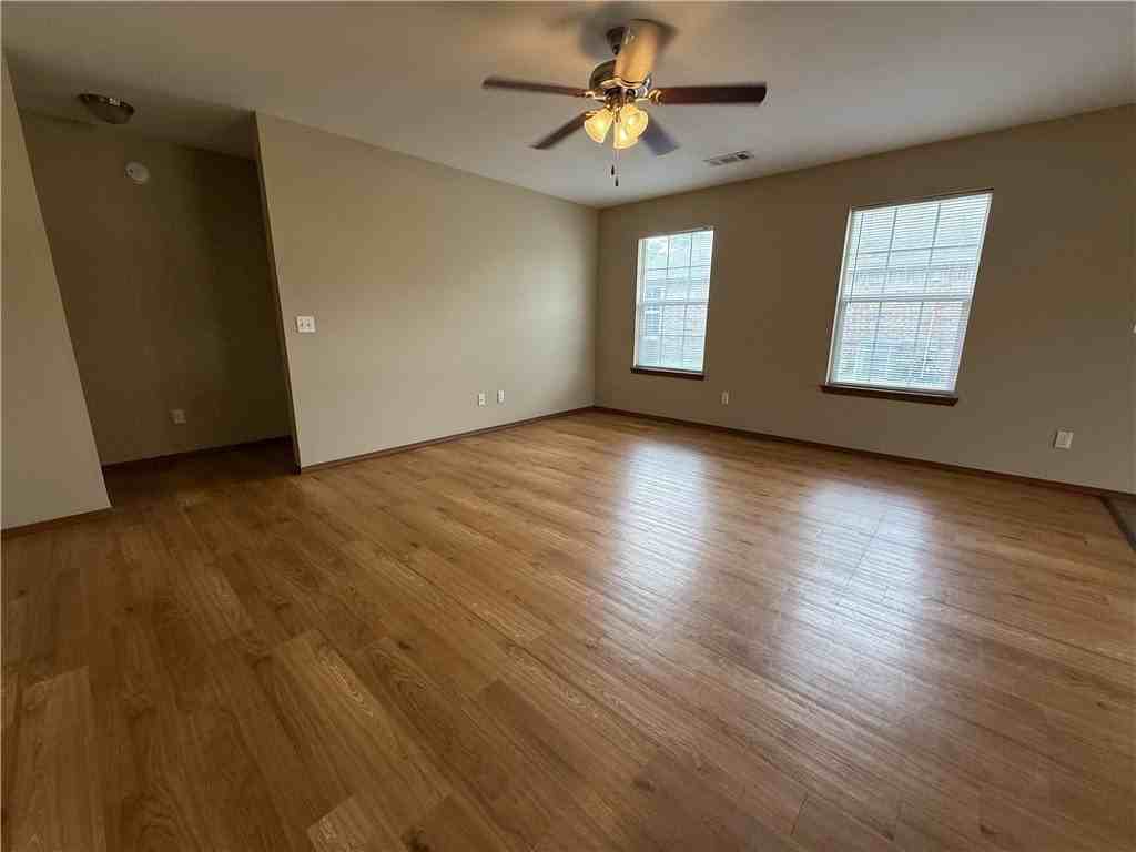 213 Foxglove St - Photo 2 of 11