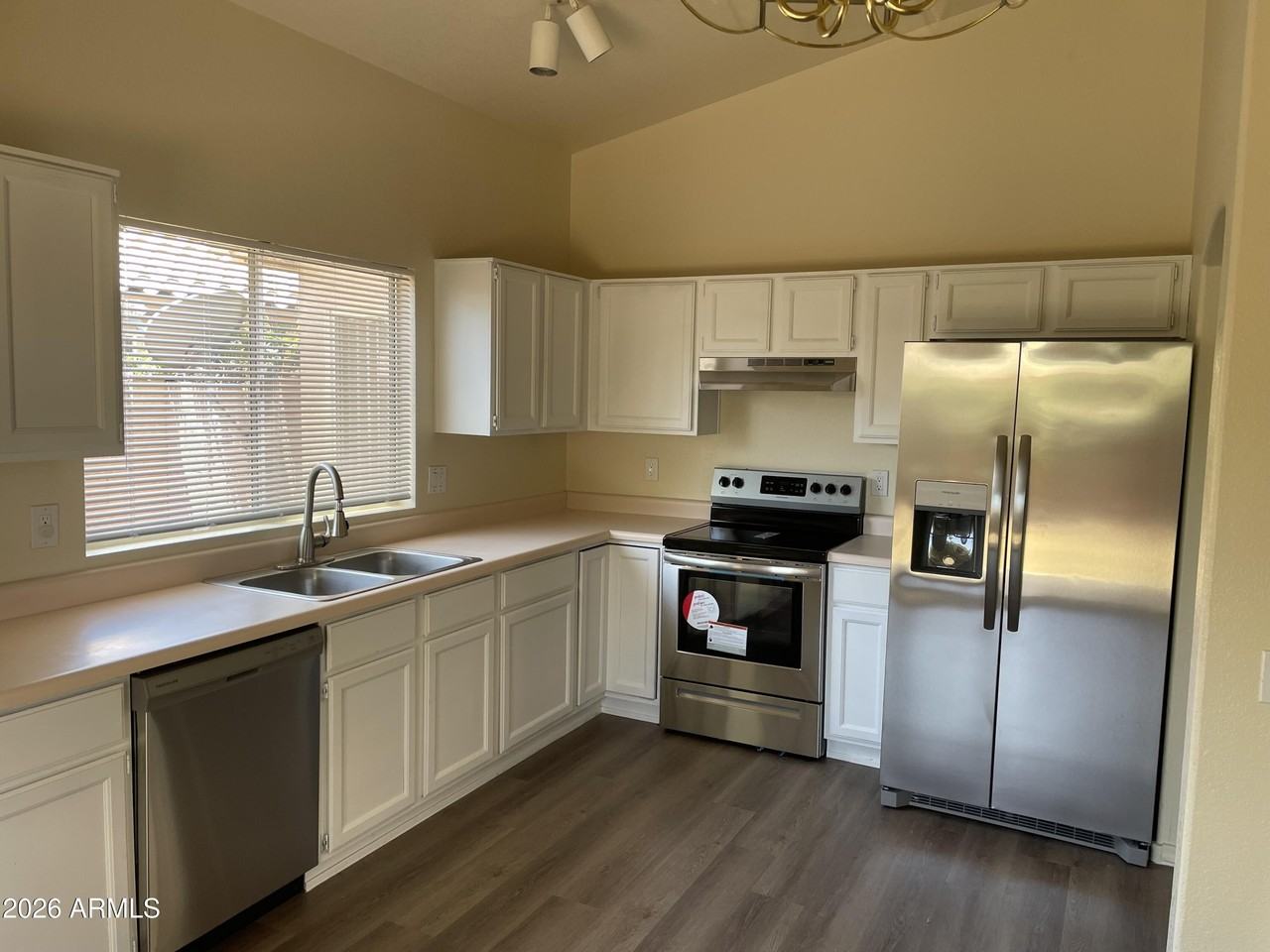 16031 S 40th Way - Photo 4 of 12