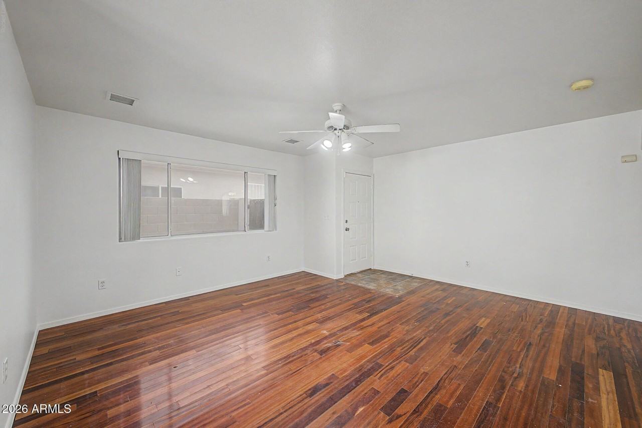 1830 N Center Ave - Photo 4 of 24