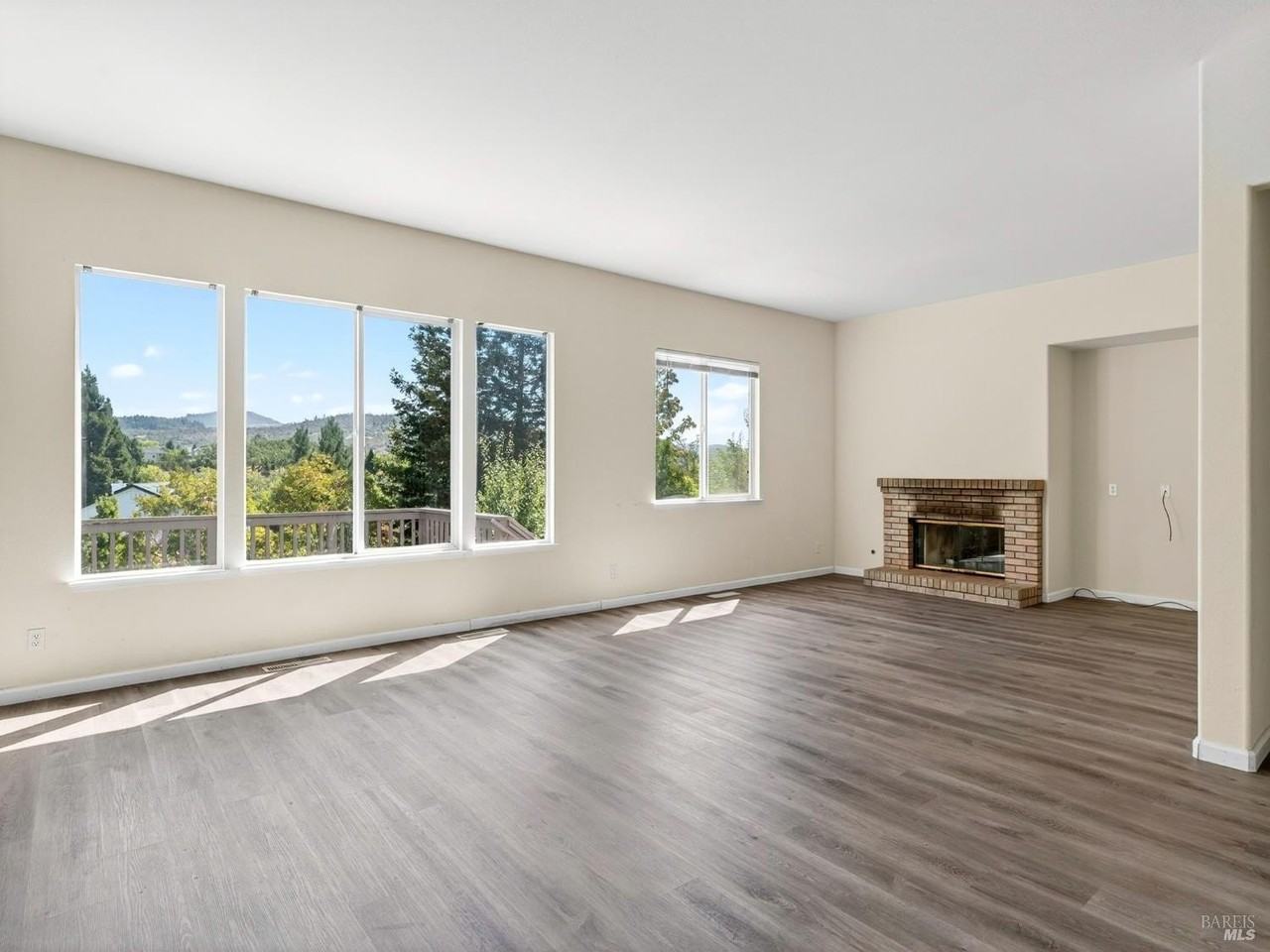 5794 Owl Hill Ave - Photo 4 of 50