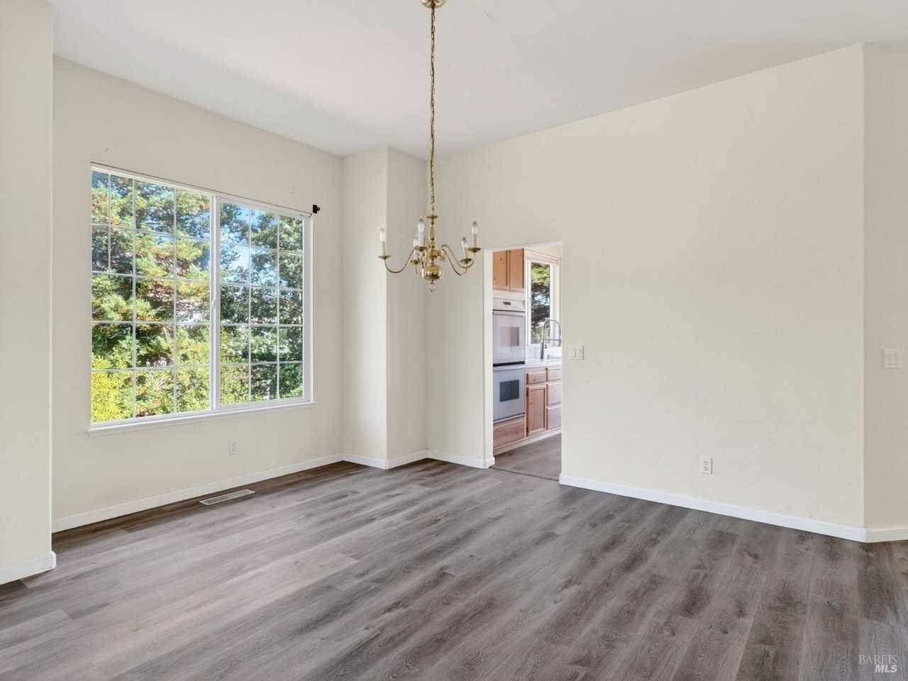 5794 Owl Hill Ave - Photo 5 of 50