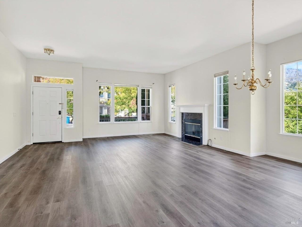 5794 Owl Hill Ave - Photo 6 of 50