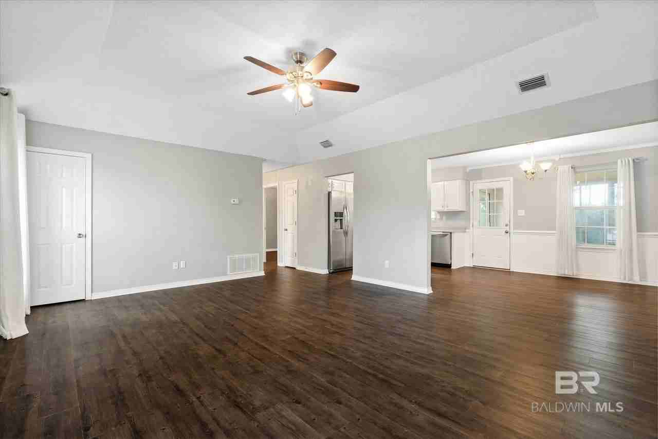 16216 Pointer Dr - Photo 3 of 20