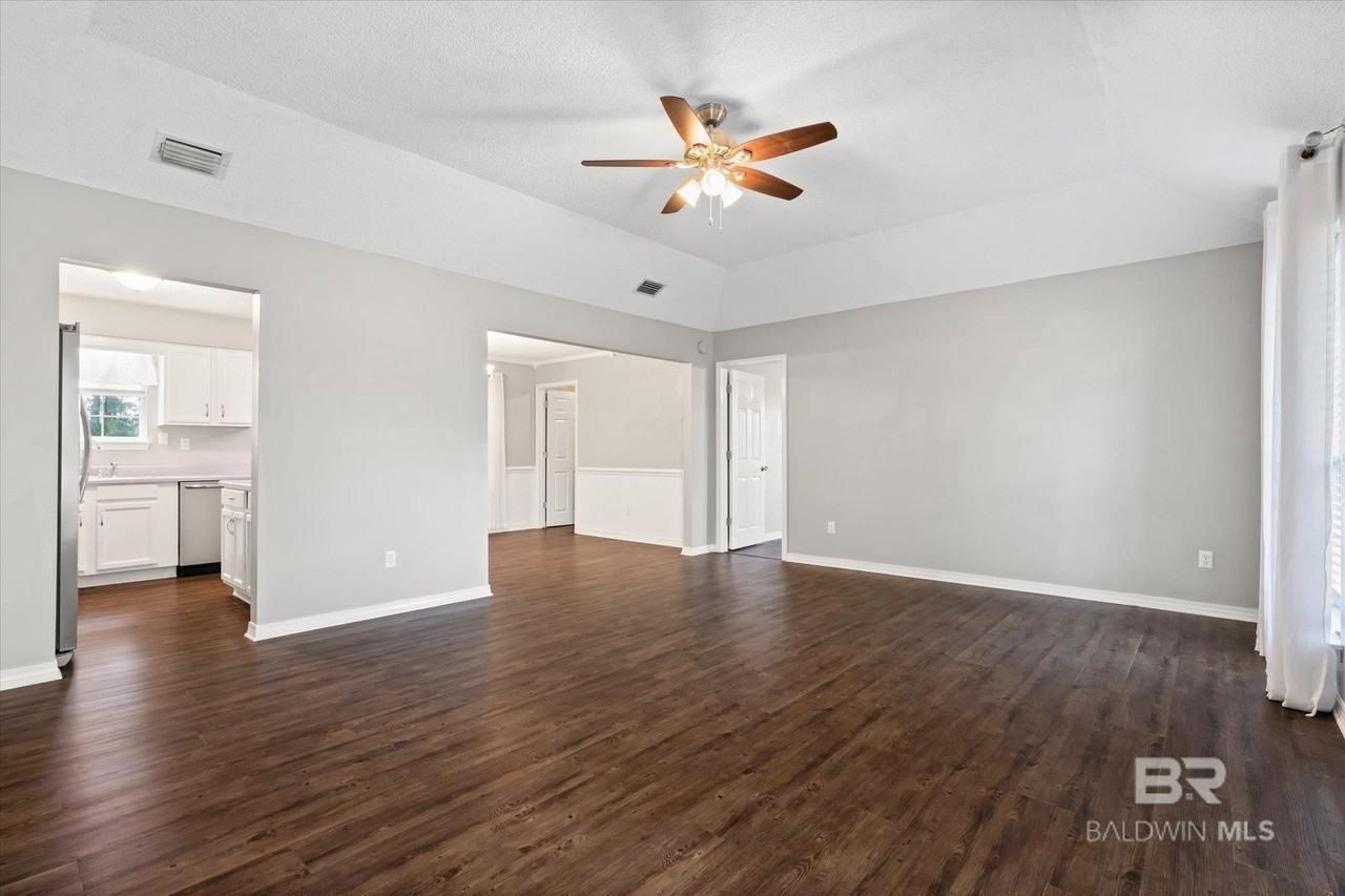 16216 Pointer Dr - Photo 4 of 20