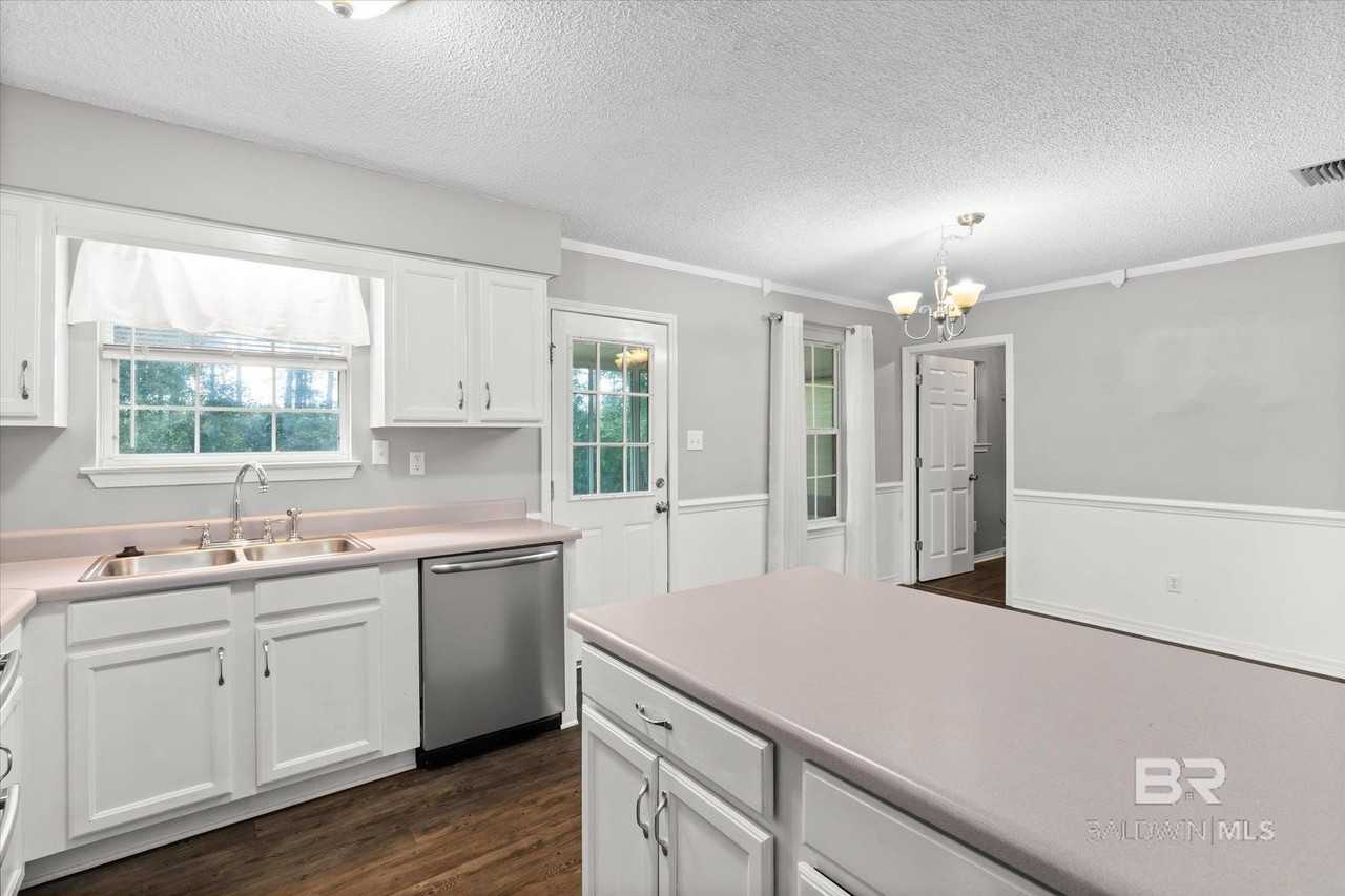 16216 Pointer Dr - Photo 6 of 20